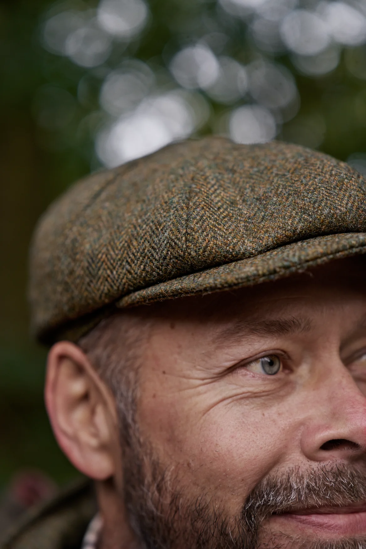 Baker Boy-keps Skogsgrön/Fiskbensmönster – Härkila - Image 7