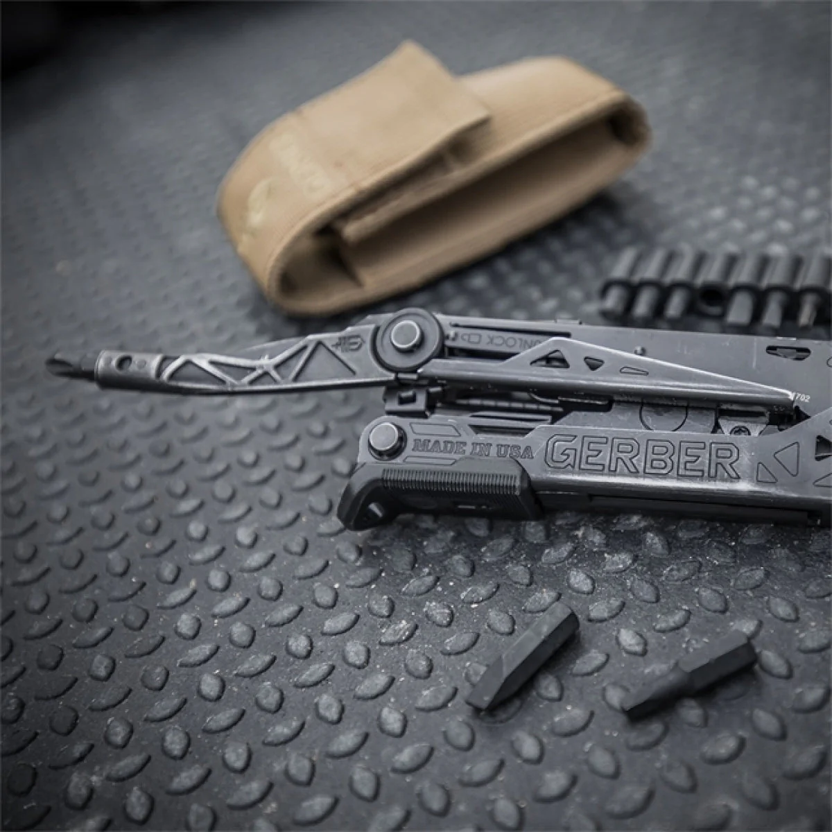 Center Drive - Black (Coyote Molle Sheath) - Gerber - Image 3