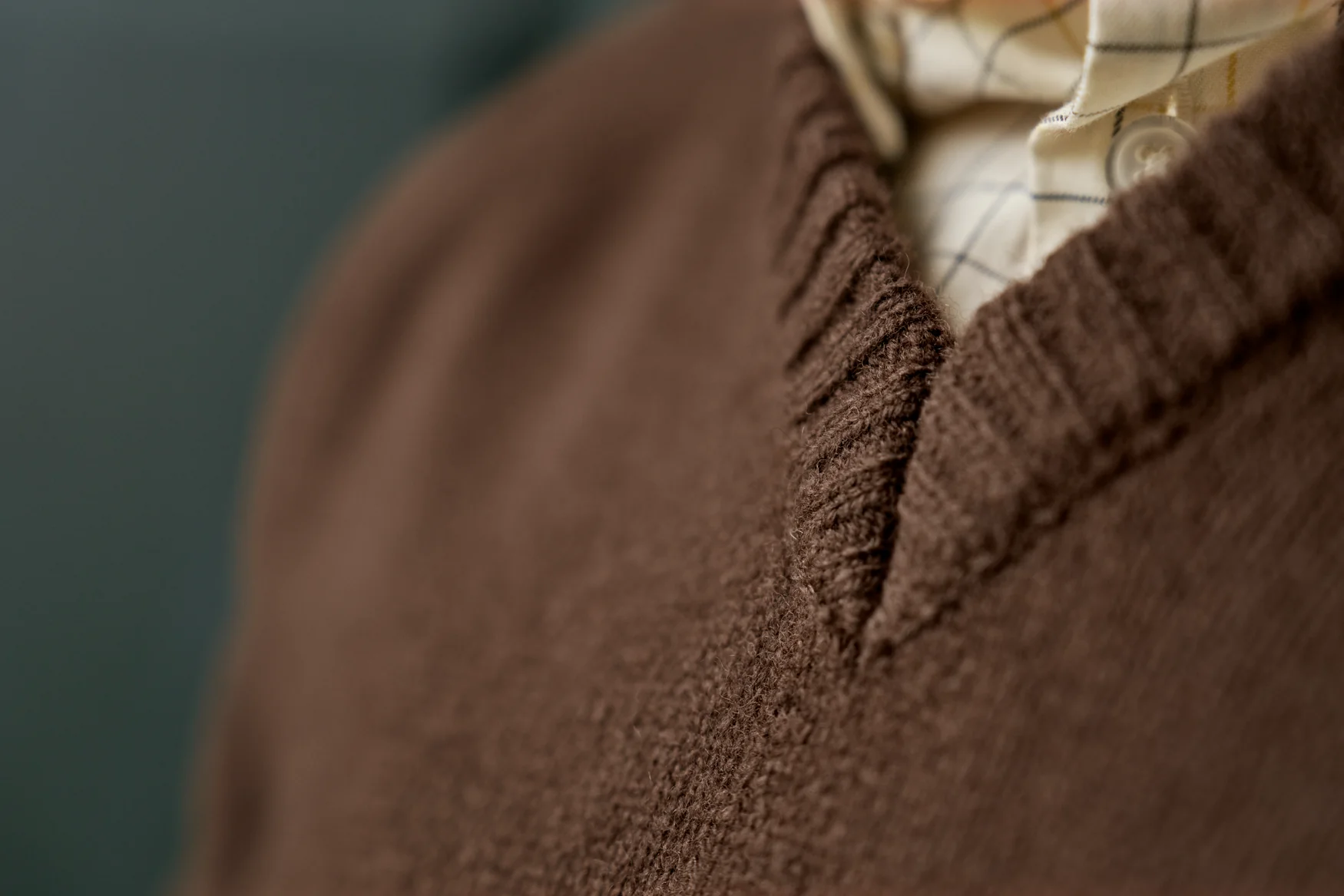 Merino V-ringad tröja Demitasse brown – Härkila - Image 3