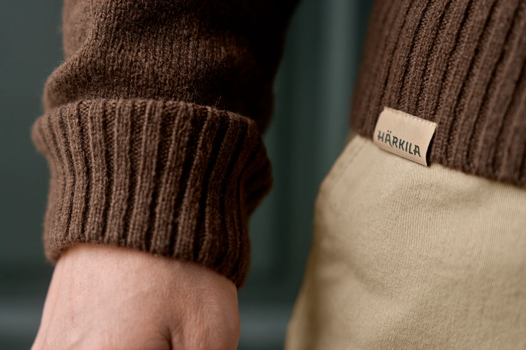 Merino V-ringad tröja Demitasse brown – Härkila - Image 5